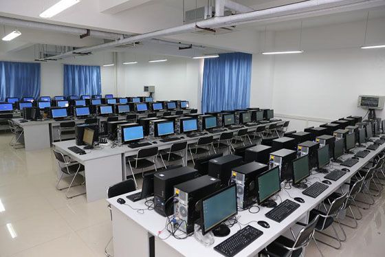 山西计算机科技学院机房